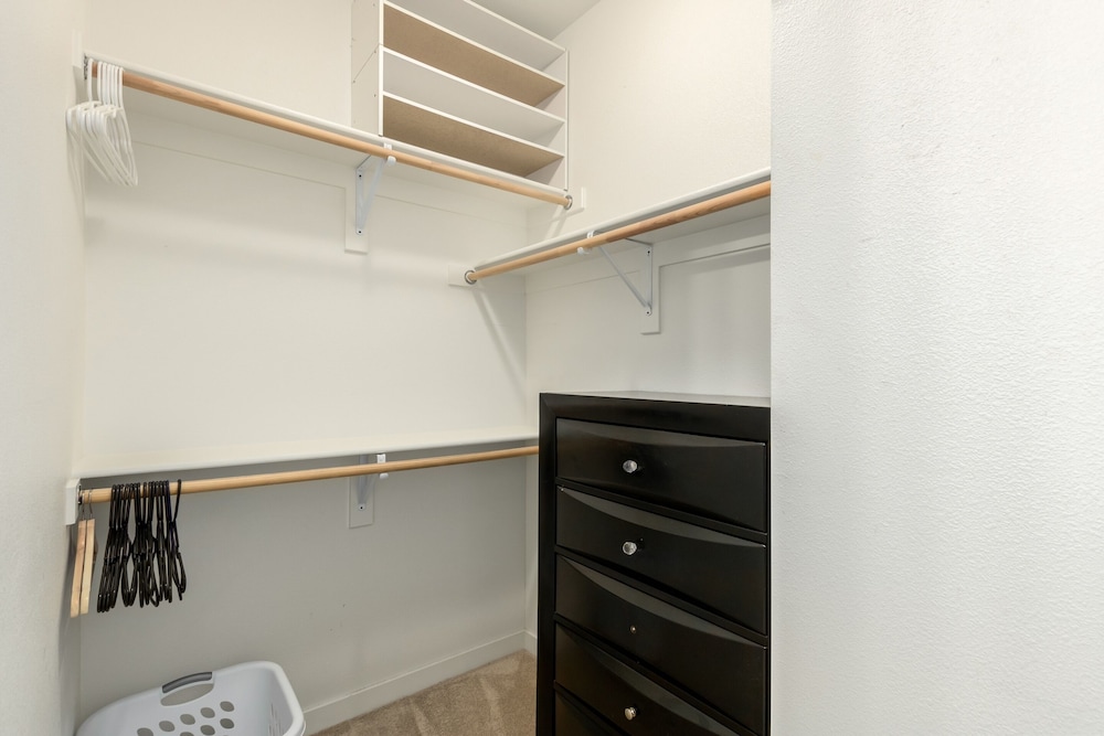 Luxury Condo in Ocotillo Dining Resort Pool Spa Gym and More Walk to Everything by RedAwning Chandler - photo 15