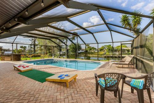 Villa Mahana Family friendly salt water electric heated pool home w Gulf access SWFL Rentals — 4-Star Luxury Hotel in Cape Coral, United States
