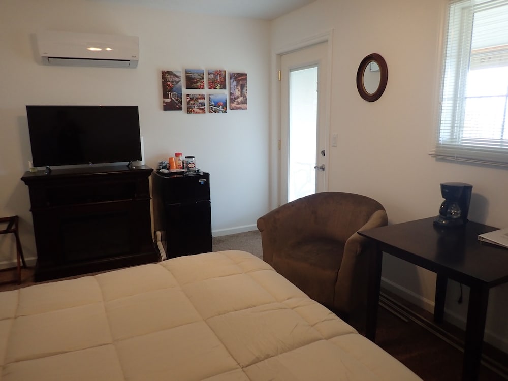 Pleasant Grove Inn - photo 23