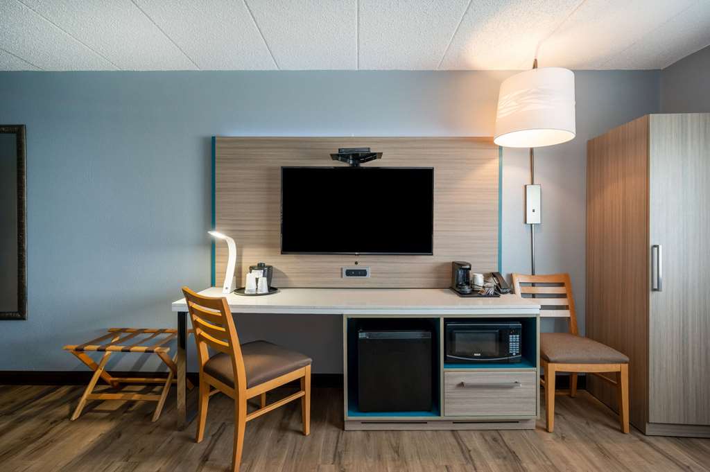 AmericInn by Wyndham Eau Claire - photo 13