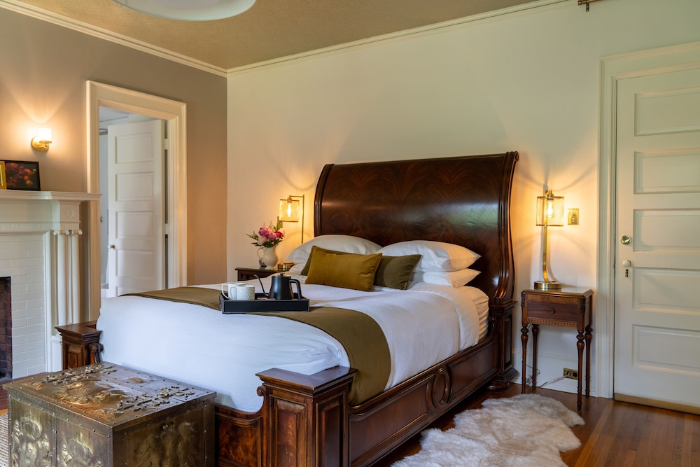 16 Elm Heritage Hotel - photo 19