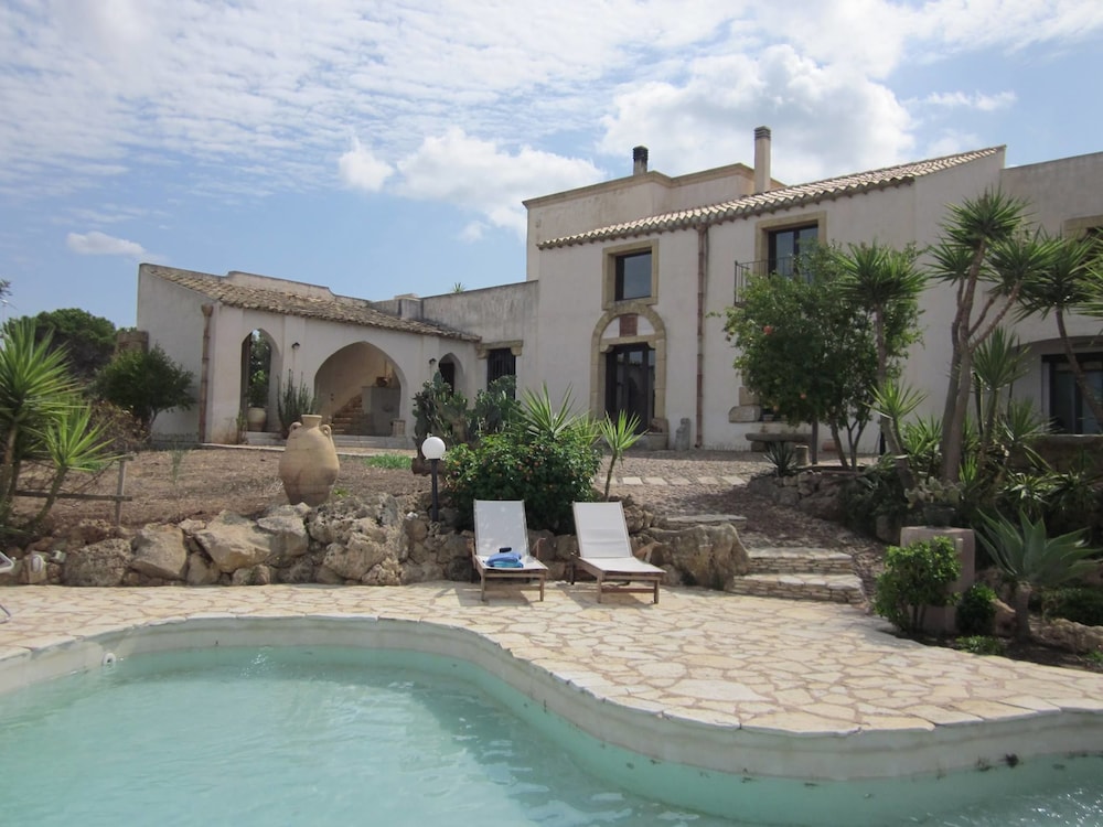 Casale Alma — 4-Star Luxury Hotel in Marsala, Italy