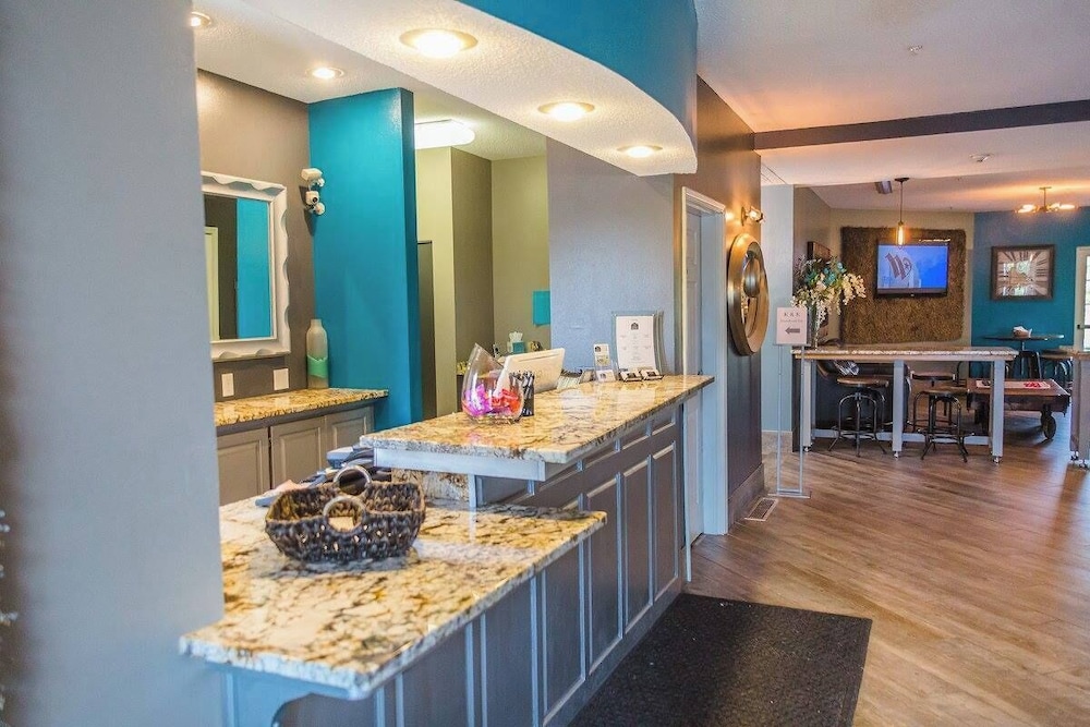 River Hills Hotel — Mankato