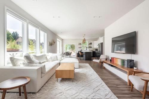Comfy Family Home Walkable Neighborhood Patio — 4-Star Luxury Hotel in Portland, United States