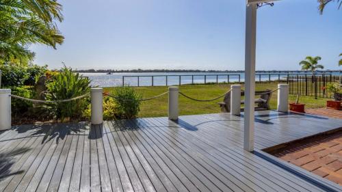 Picturesque Water Views — Sandstone Point