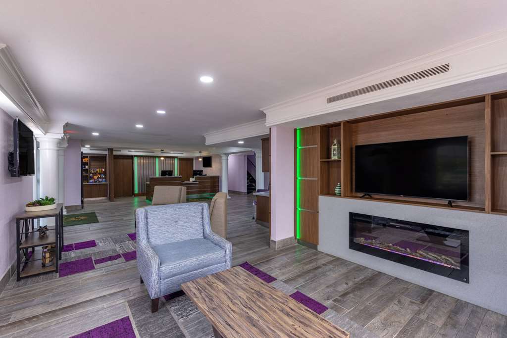 La Quinta Inn by Wyndham Kansas City Lenexa - photo 9