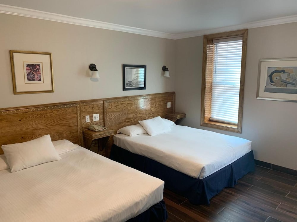 District Hotel - photo 18