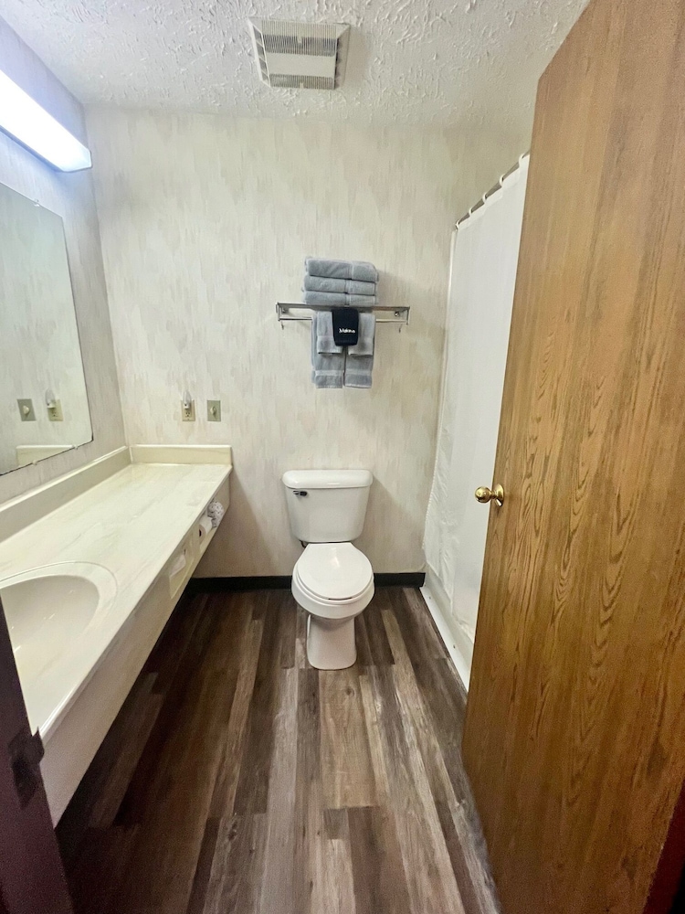 Cedarville Hotel - photo 12