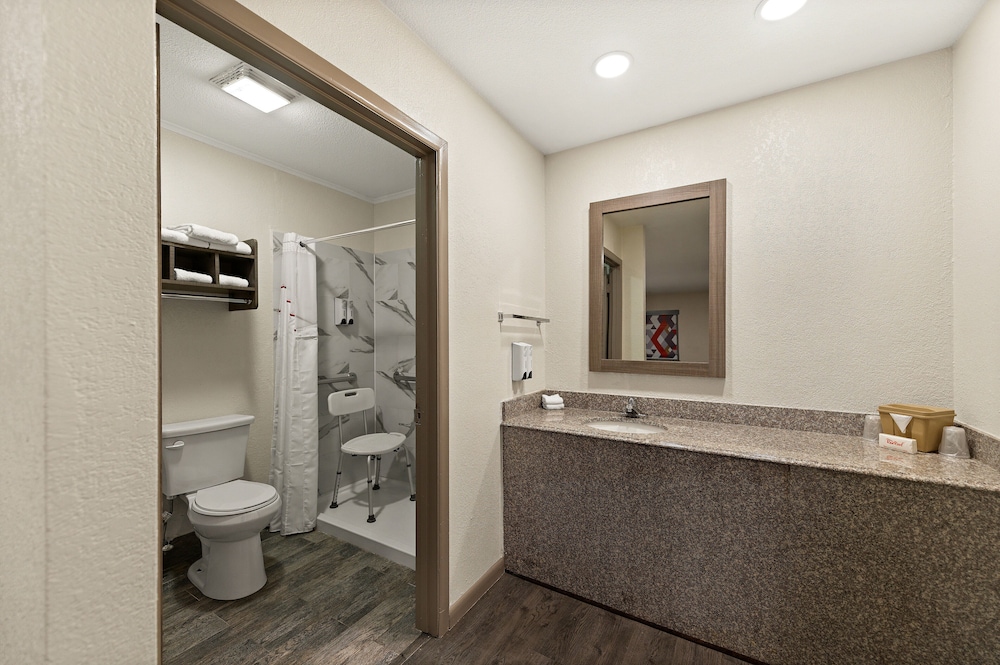 Red Roof Inn Nacogdoches - photo 19