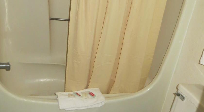 Hollywood Inn & Suites - photo 7