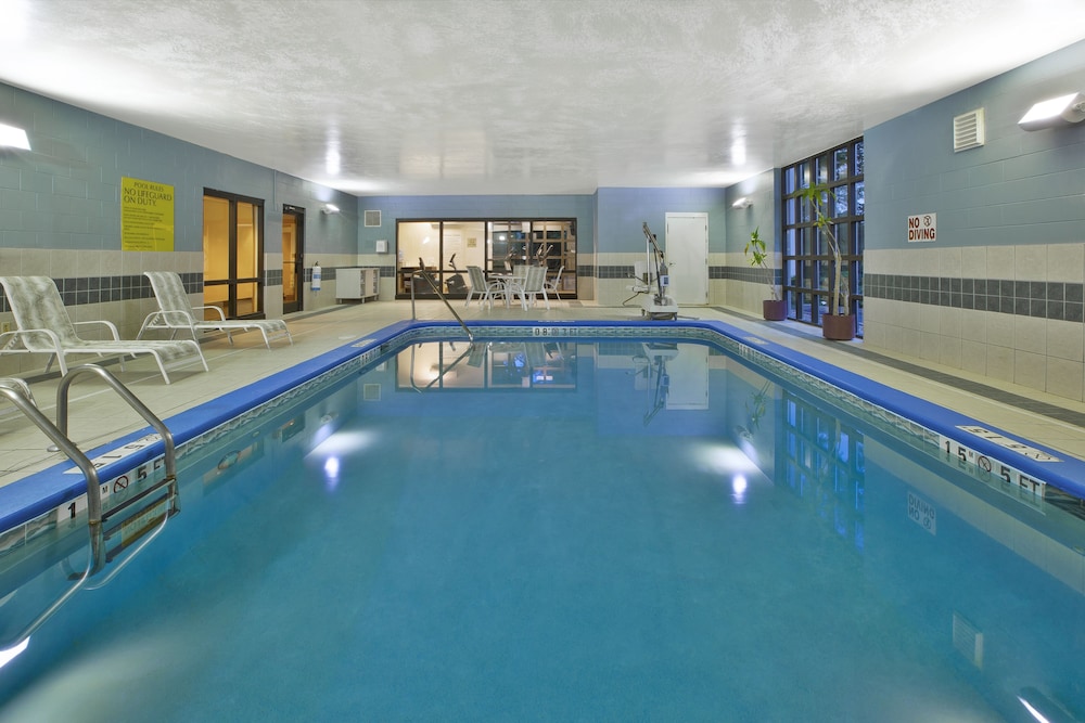 Holiday Inn Express & Suites Milford by IHG - photo 23