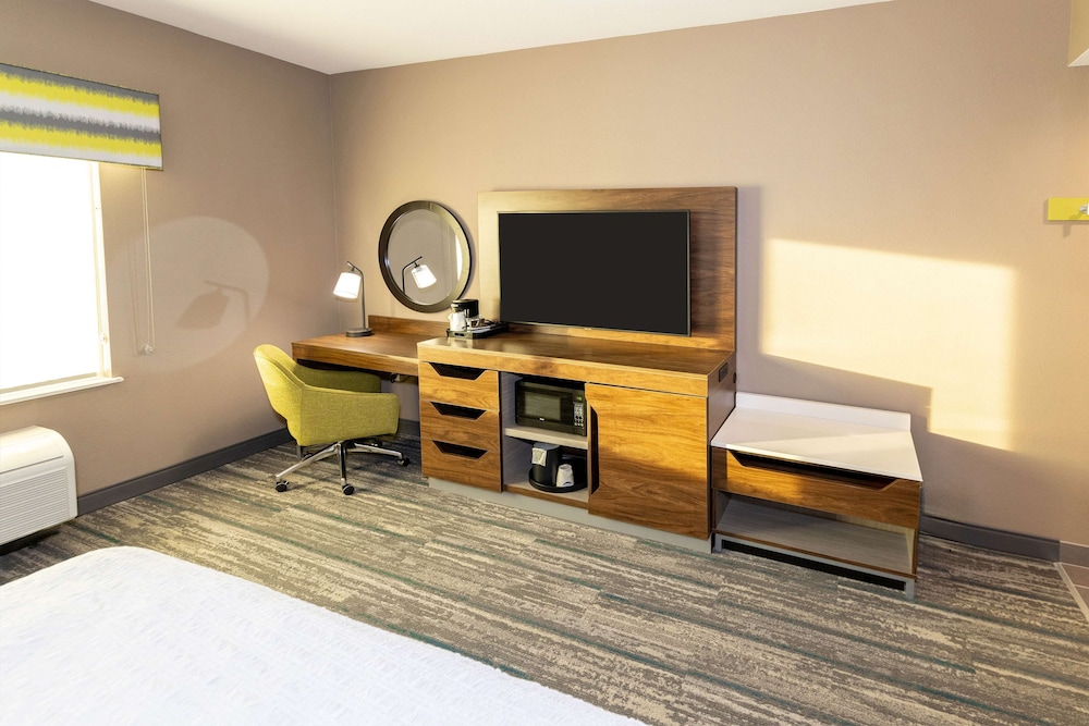 Hampton Inn by Hilton Selma - photo 13