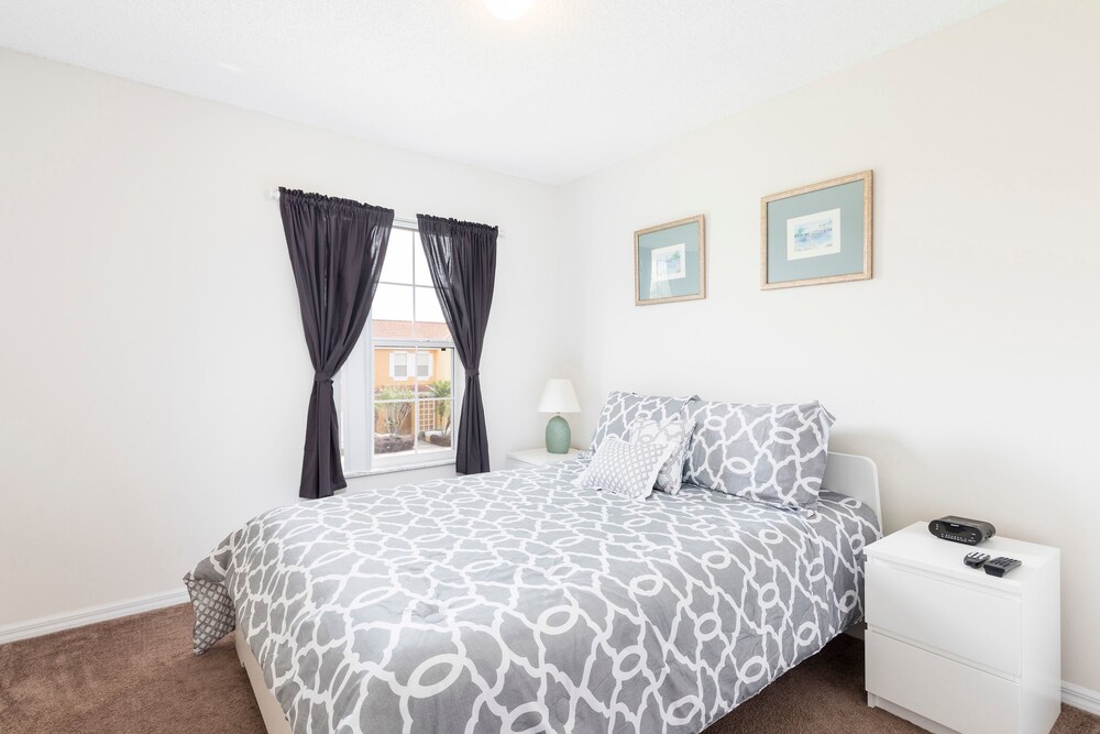 Family Getaway Townhome at Lake Berkley 15min to Disney - photo 4