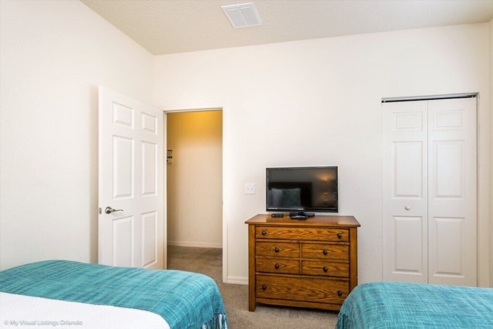 Lucaya Village Resort 4 Bedroom TownHome 4 Townhouse by RedAwning - photo 4