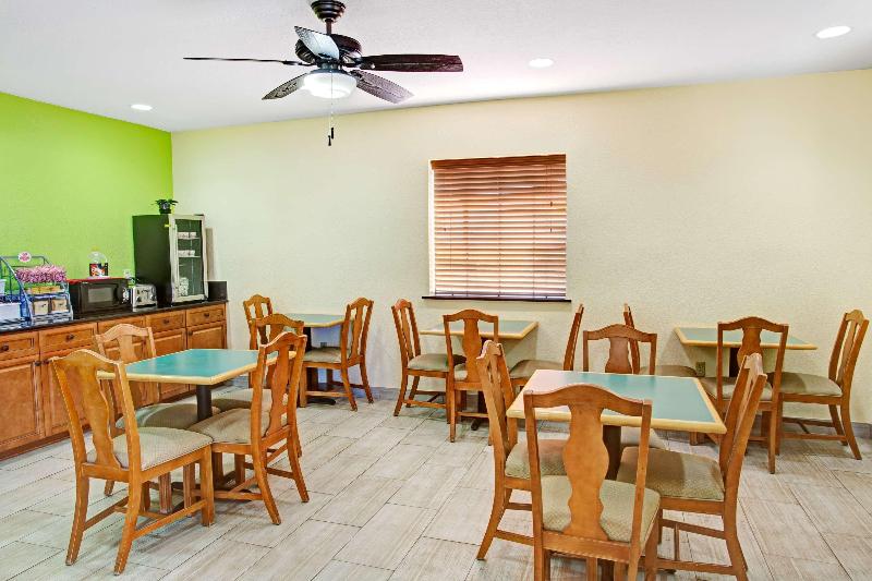 Ocean Breeze Inn - photo 19