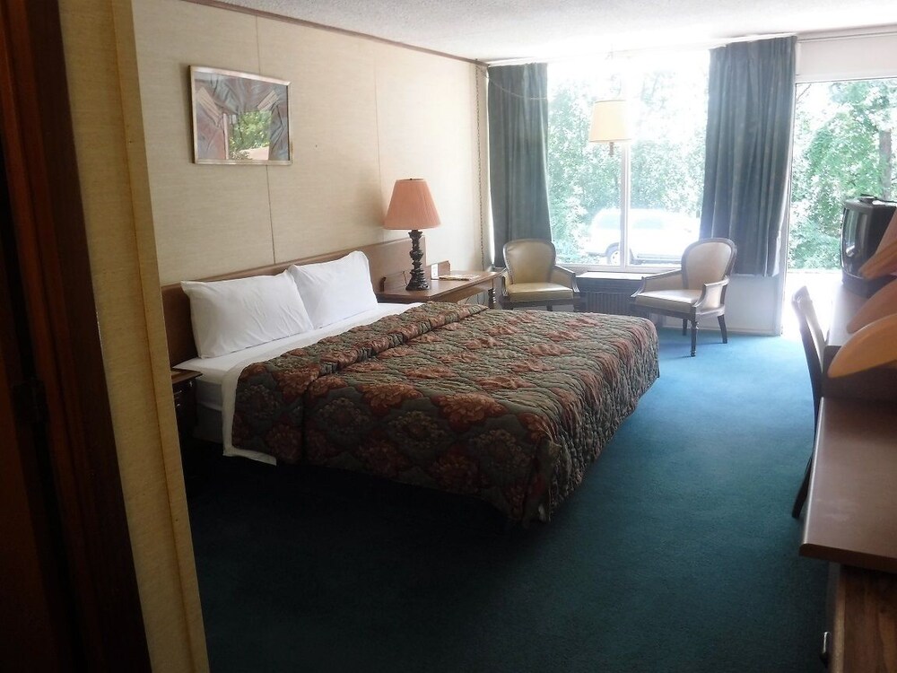 Colonial Mountain Inn - photo 15