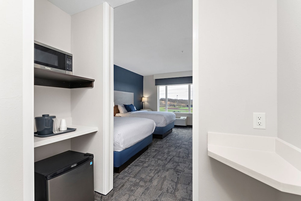 Holiday Inn Exp Parkville - photo 34