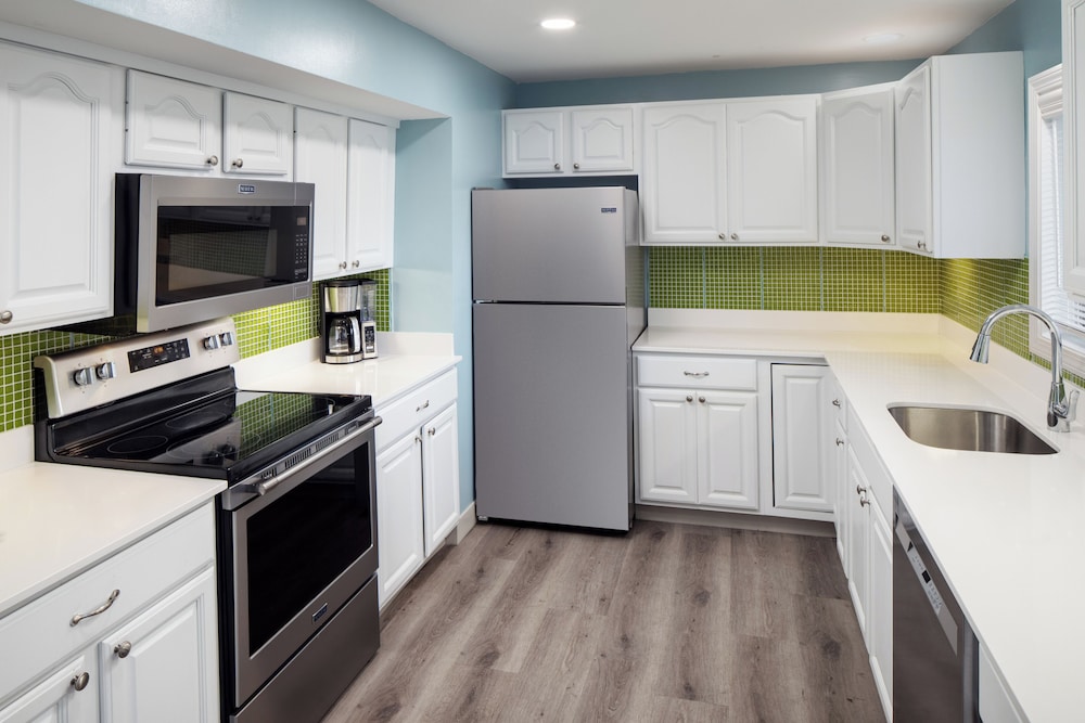 Surfside Hotel and Suites - photo 26