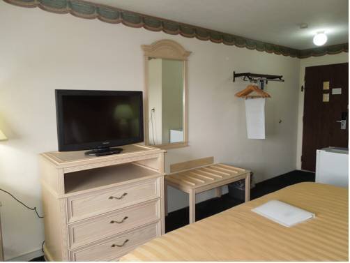 Travelodge Fremont - photo 2
