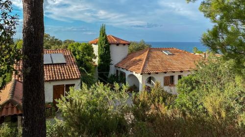 La Tour - carbon neutral hotel in Linguizzetta