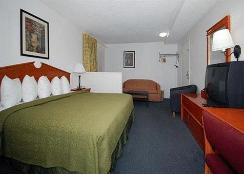 Portofino Beach Inn - photo 10