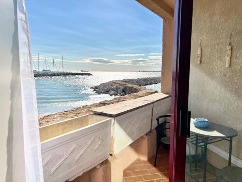 Voile de Mer 1 Les Pieds Dans L’eau Clim Wifi 2 Personnes in Fos-Sur-Mer, France