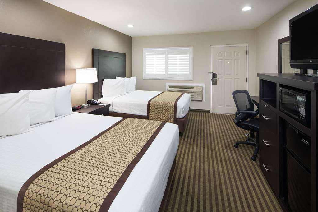 Days Inn by Wyndham El Centro - photo 12