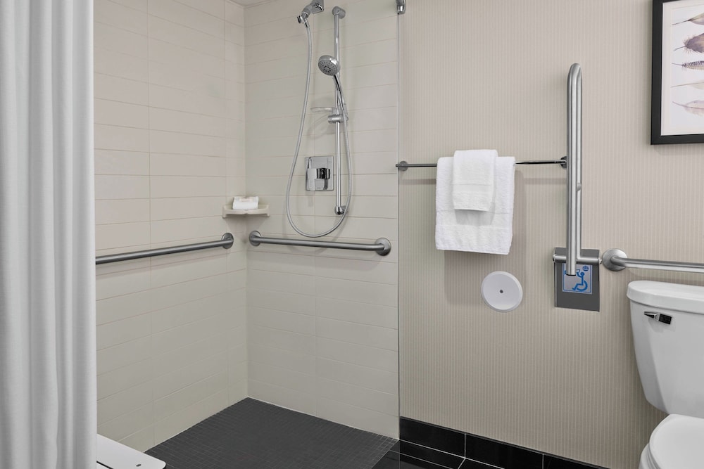 Delta Hotels by Marriott Milwaukee Northwest - photo 9