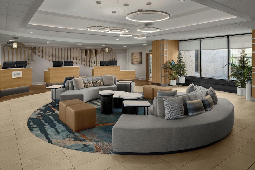 Sheraton Milwaukee Brookfield Hotel - photo 2