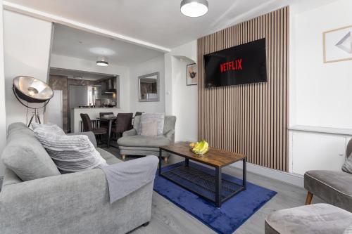 Gorst House Air Host & Stay Free Parking — 4-Star Luxury Hotel in Liverpool, United Kingdom