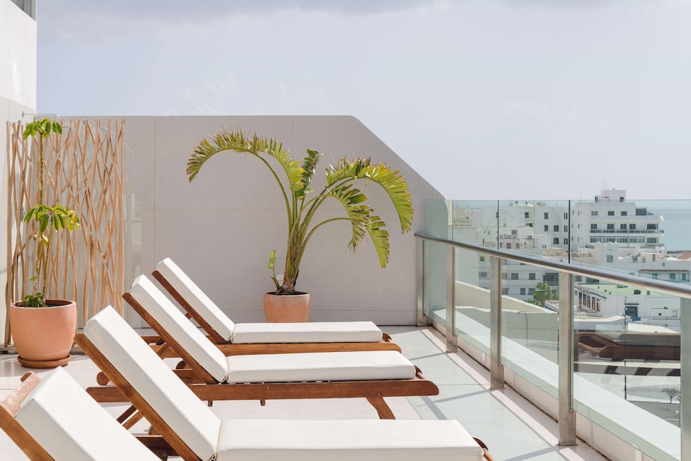 Plus Fariones Habitat - carbon neutral hotel in Arrecife