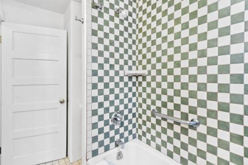358D 358 Descanso Ave — Avalon — photo 4