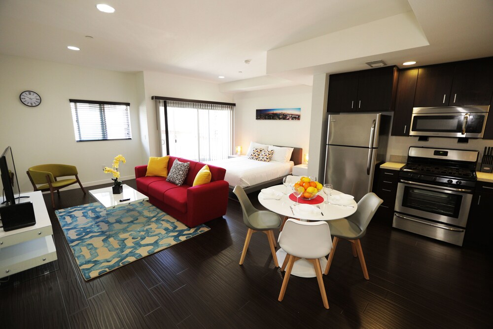 Hollywood Central Suites - photo 21
