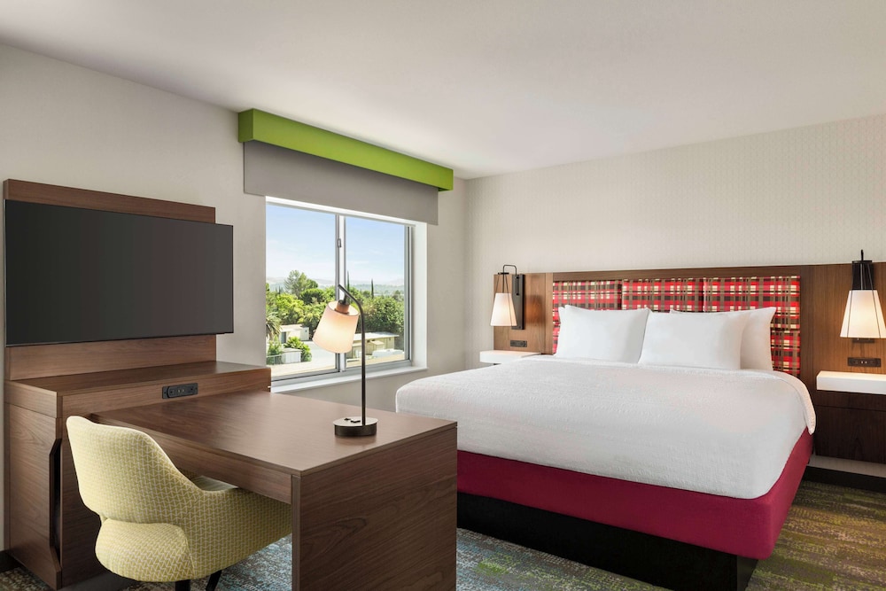 Hampton Inn & Suites Oroville - photo 7