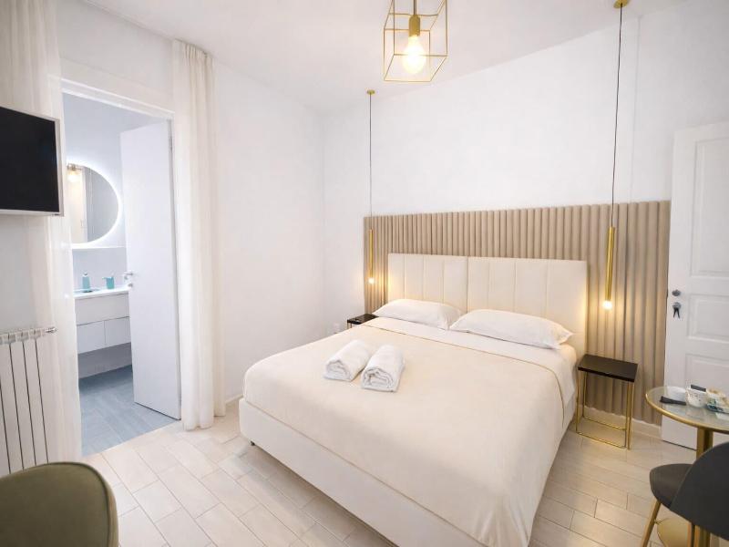 VomeRooms — 4-Star Luxury Hotel in Naples, Italy