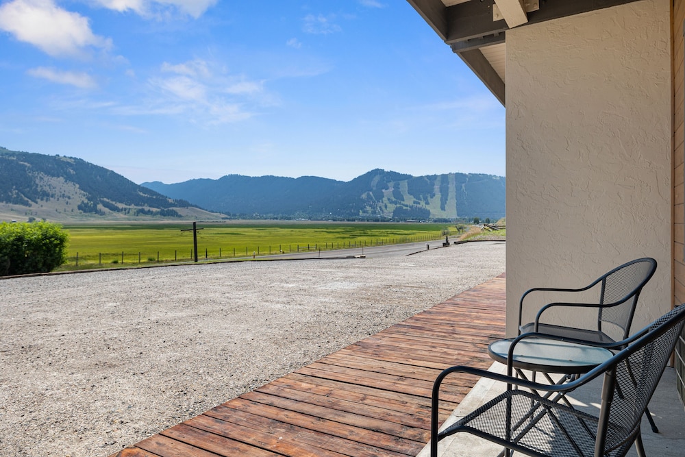 Elk Refuge Inn - photo 58
