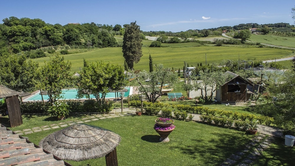 Oasi e Le Colombaie — hotel in Lorenzana