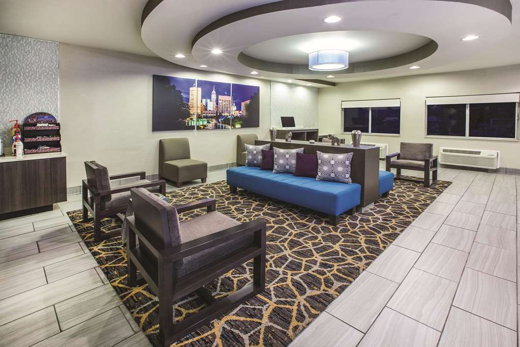 La Quinta Inn by Wyndham Indianapolis North at Pyramids - photo 3