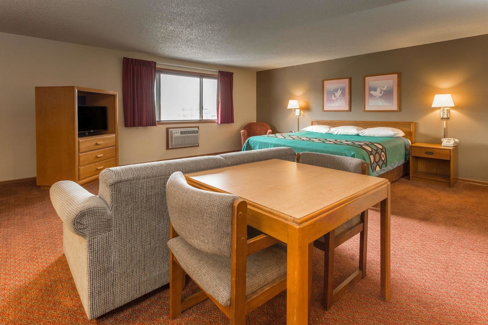 Super 8 by Wyndham Hartford WI - photo 7