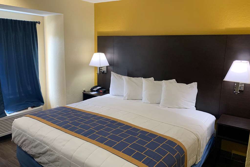 Days Inn & Suites by Wyndham Tampa Raymond James Stadium - photo 32