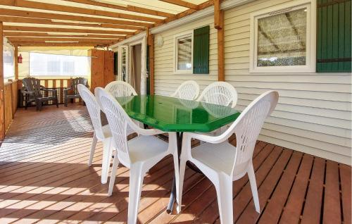 Mobilhome With Shared Pool in Carnac, France