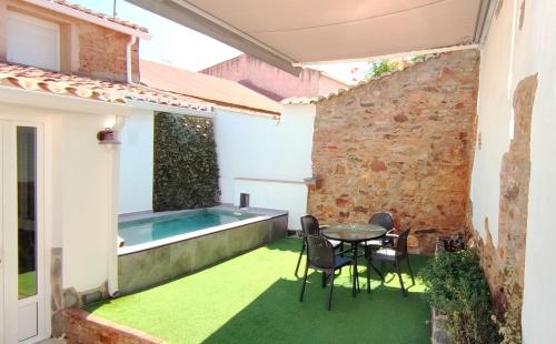 Casa Rural La Salamandrija con chimenea patio y barbacoa — 4-Star Luxury Hotel in Cordobilla De Lacara, Spain