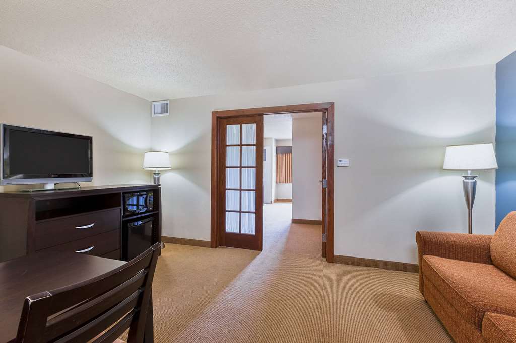 AmericInn by Wyndham Monmouth - photo 12