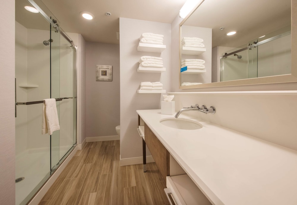 Hampton Inn & Suites Seattle Redmond - photo 29