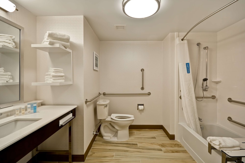 Hampton Inn & Suites Detroit Warren - photo 20