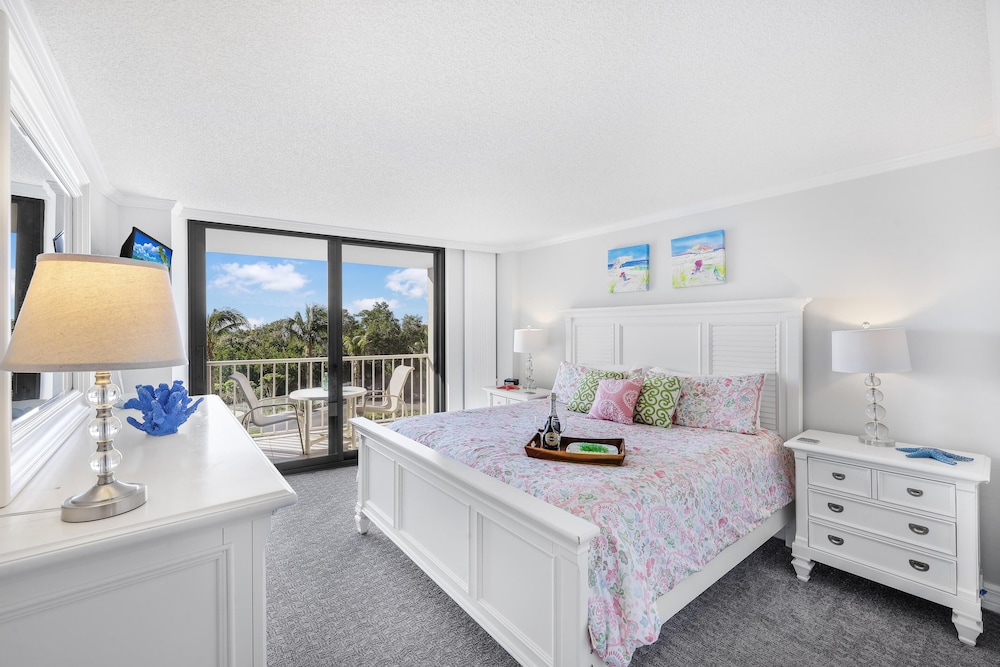 Beachfront condo in resort style community with pool - photo 9
