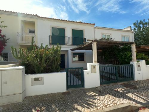 Algarve 4 Bedroom Independent House in Pêra — 4-Star Luxury Hotel in Pera, Portugal
