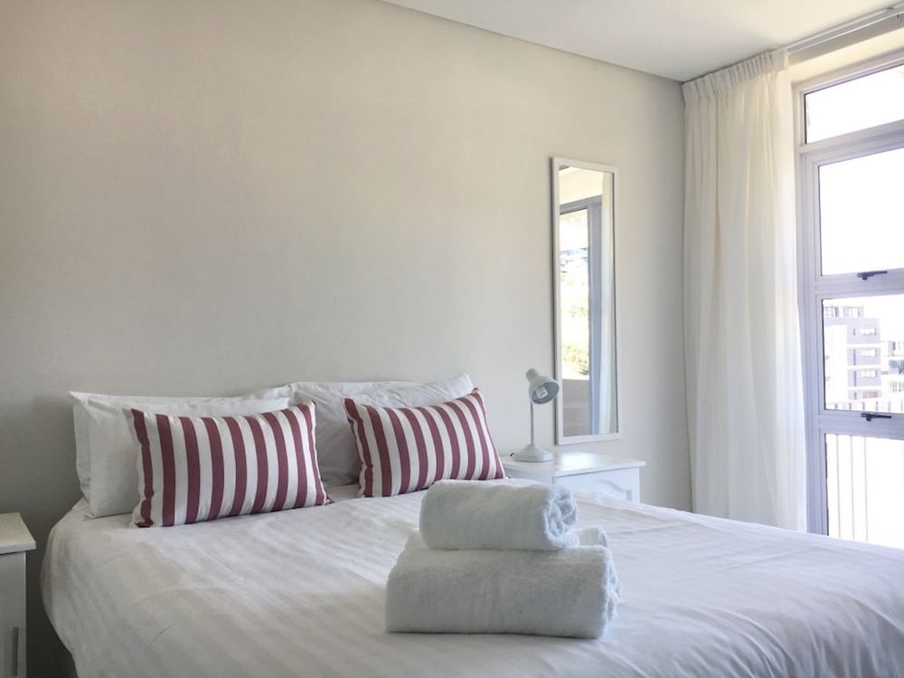 Cascades 2 Bed 'Fresh Look & Great View'