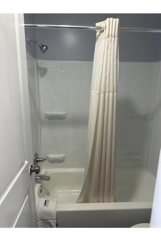 Sky Inn Hotel - photo 10