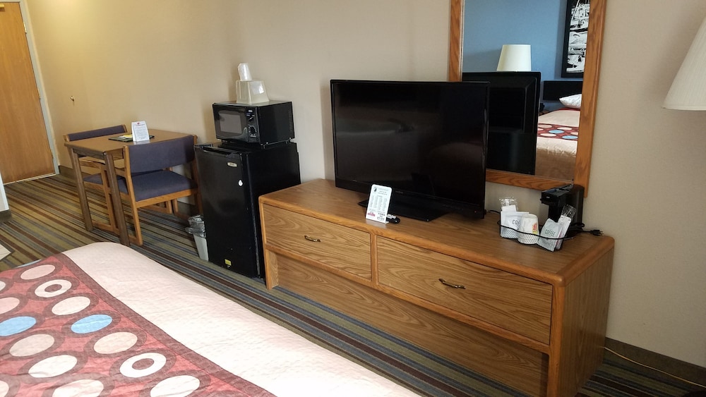 Super 8 by Wyndham Pontoon Beach IL St. Louis MO Area - photo 5